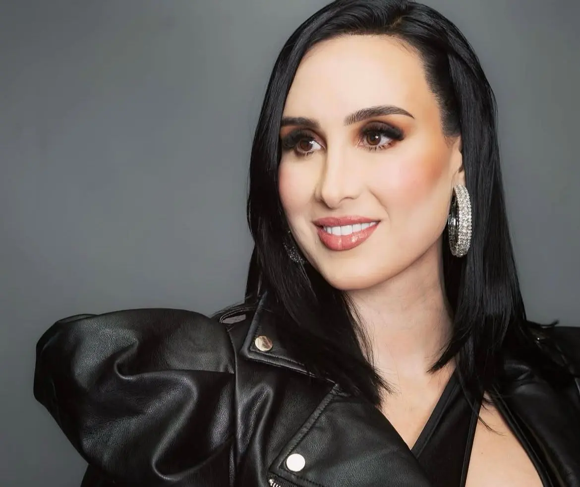 Tras su participaci&oacute;n en 'La Voz M&eacute;xico', en 2019 present&oacute; versiones ac&uacute;sticas de los temas que cant&oacute; en el programa bajo el sello CLT.