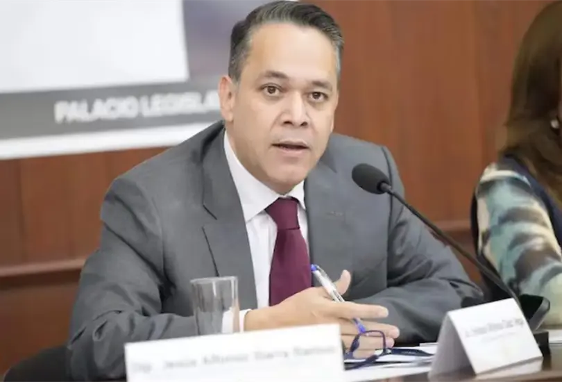 Detienen en Europa a Enrique D&iacute;az, exsecretario de Rocha Moya
