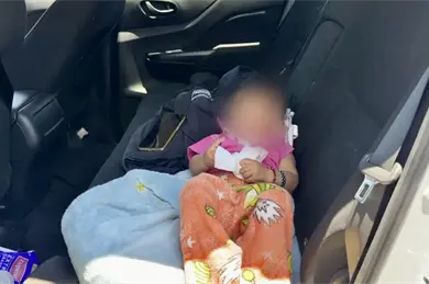 Abandonan a beb&eacute; de 6 meses en taxi de aplicaci&oacute;n en Ecatepec; conductor y polic&iacute;as lo rescatan