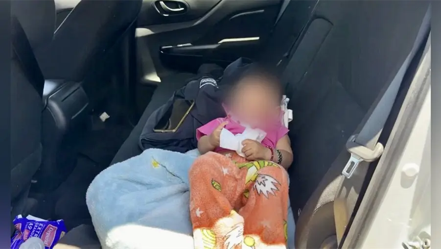Abandonan a beb&eacute; de 6 meses en taxi de aplicaci&oacute;n en Ecatepec; conductor y polic&iacute;as lo rescatan
