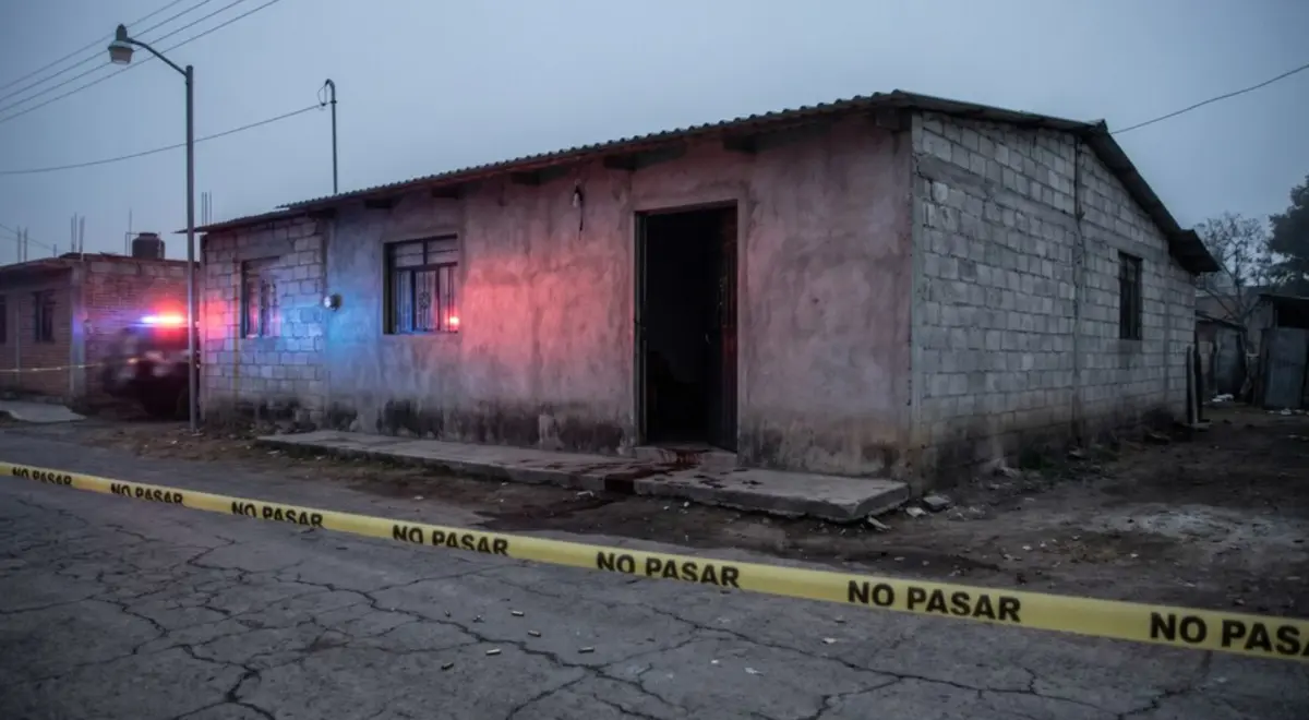  La masacre ocurrió durante la madrugada en la comunidad de Texcalapa; autoridades investigan un posible ajuste de cuentas. 
