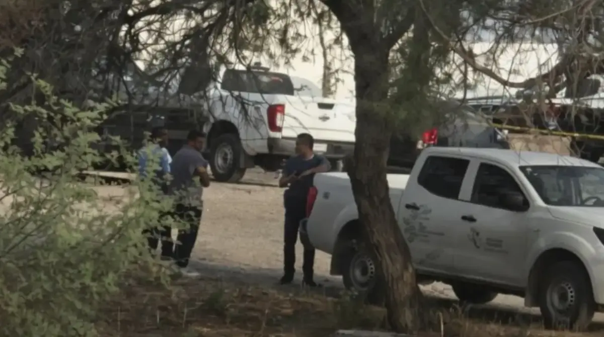 Las autoridades mantienen un operativo tras el multihomicidio registrado en Tehuitzingo, donde fueron ejecutadas 10 personas dentro de un rancho. 