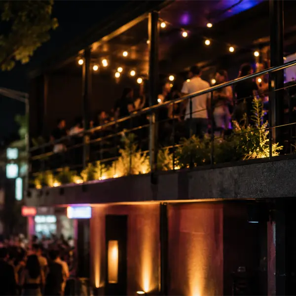 Noche de fiesta acaba en tragedia: joven cae de terraza en bar Despecho
