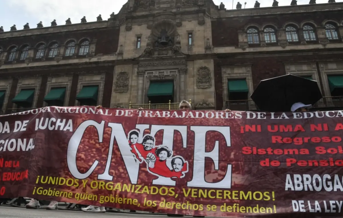  La CNTE alista paro nacional con marchas, plantón en CDMX y suspensión de clases en varios estados. 