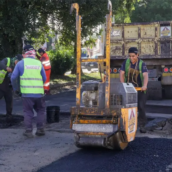 Realizan labores de bacheo en Infonavit Loma Bella y otras zonas de Puebla