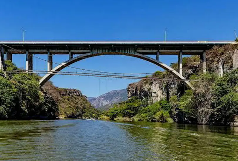 La limpieza del río Grijalva busca mejorar la operación de presas, recuperar ecosistemas y fortalecer el turismo en el sureste. La limpieza del río Grijalva busca mejorar la operación de presas, recuperar ecosistemas y fortalecer el turismo en el sureste.