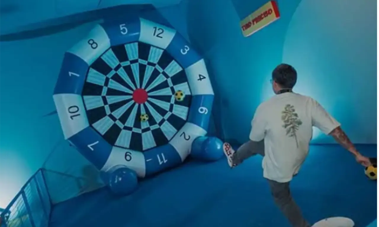  La propuesta combina dinámicas interactivas, escenarios temáticos y espacios pensados para convivir con otros aficionados en pleno ambiente mundialista. 