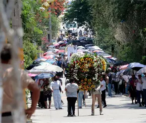 Con m&uacute;sica de banda y globos, despiden a las 10 v&iacute;ctimas de la masacre de Tehuitzingo