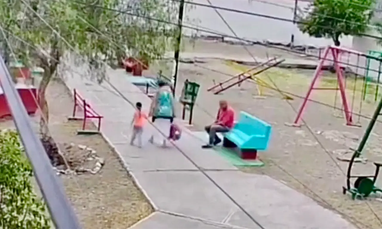  Adulta mayor es atacada con una piedra en plaza de Saltillo; detienen a hombre señalado como agresor 