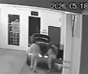 Blanca Adriana acudió a una clínica y desapareció; video interno capta a personas subiendo a alguien inconsciente a un auto Blanca Adriana acudió a una clínica y desapareció; video interno capta a personas subiendo a alguien inconsciente a un auto