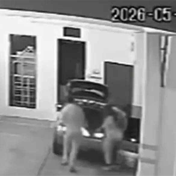 Blanca Adriana acudi&oacute; a una cl&iacute;nica y desapareci&oacute;; video interno capta a personas subiendo a alguien inconsciente a un auto