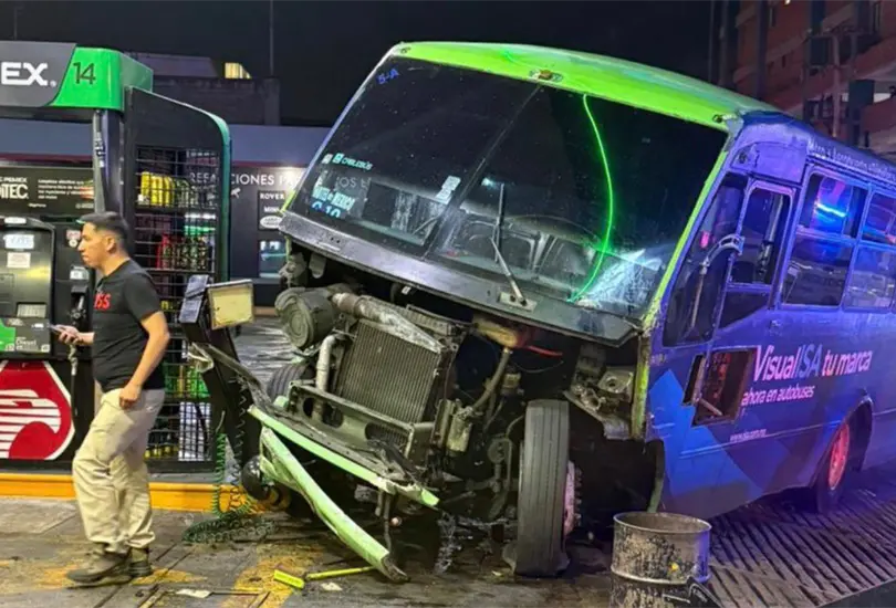 Cami&oacute;n sin frenos provoca fuerte choque en gasolinera de &Aacute;lvaro Obreg&oacute;n; hay al menos 14 lesionados
