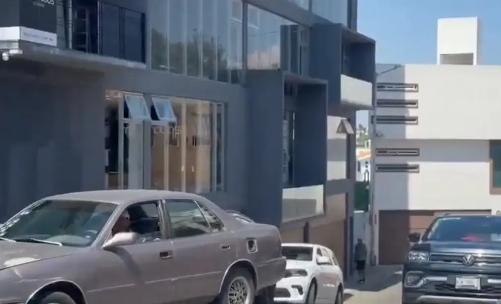 El caso comenzó el pasado 18 de mayo, cuando la mujer de 37 años acudió a una supuesta valoración médica en un inmueble ubicado sobre la Calzada Zavaleta, en Puebla. Captura de pantalla.