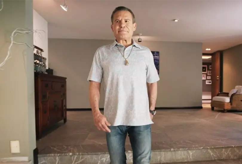 Julio C&eacute;sar Ch&aacute;vez en su casa de CDMX
