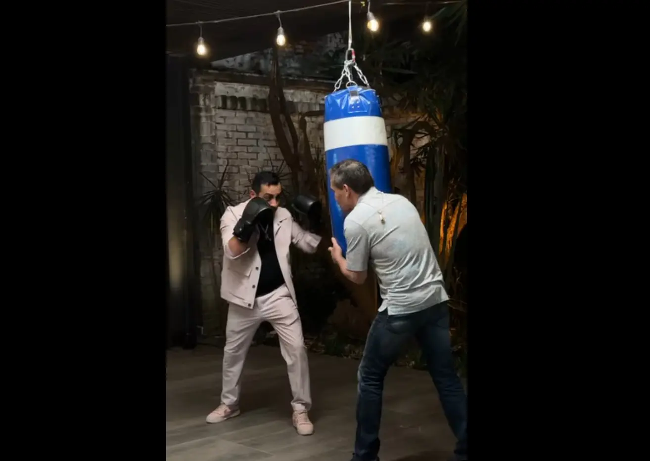 La residencia tambi&eacute;n incluye un espacio especial para entrenar, manteniendo viva su disciplina deportiva incluso despu&eacute;s de retirarse del boxeo.