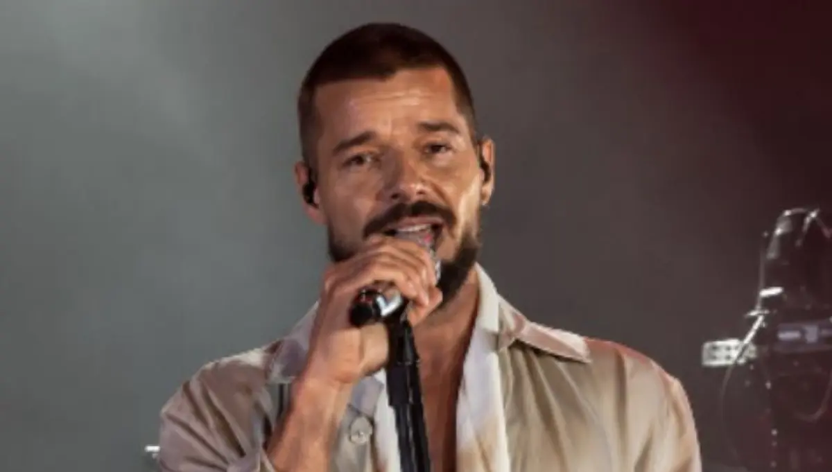  Ricky Martin sufre incidente en concierto 