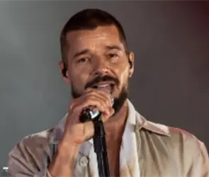 Le lanzan gas lacrim&oacute;geno a Ricky Martin durante concierto gratuito (VIDEO)