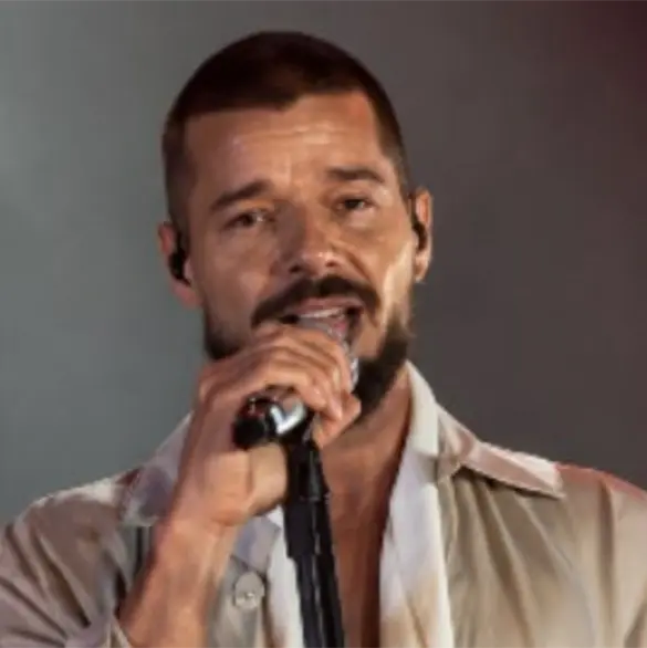 Le lanzan gas lacrim&oacute;geno a Ricky Martin durante concierto gratuito (VIDEO)
