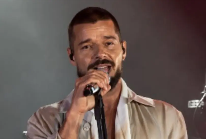 Ricky Martin sufre incidente en concierto