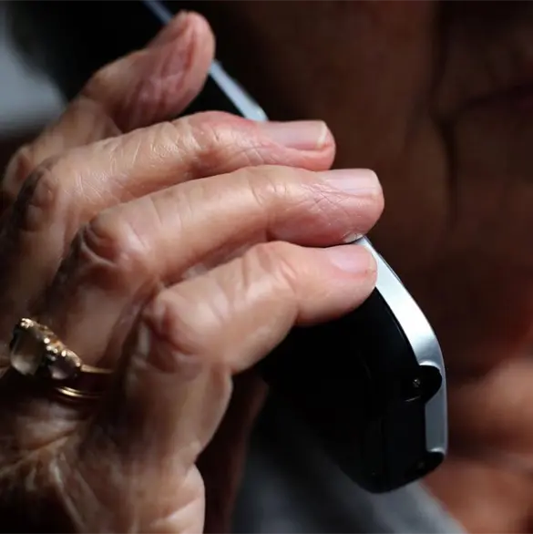 "Le robaron más de un millón con una llamada": así cayó una abuelita en fraude telefónico "Le robaron más de un millón con una llamada": así cayó una abuelita en fraude telefónico