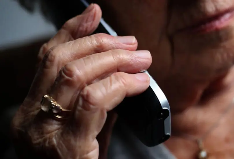 "Le robaron más de un millón con una llamada": así cayó una abuelita en fraude telefónico "Le robaron más de un millón con una llamada": así cayó una abuelita en fraude telefónico