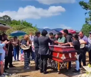 "Ella est&aacute; presente": Dan el &uacute;ltimo adi&oacute;s a Blanca Adriana, mujer que muri&oacute; tras ingresar a la Cl&iacute;nica Detox