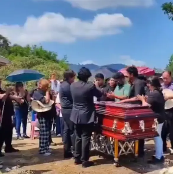 "Ella est&aacute; presente": Dan el &uacute;ltimo adi&oacute;s a Blanca Adriana, mujer que muri&oacute; tras ingresar a la Cl&iacute;nica Detox