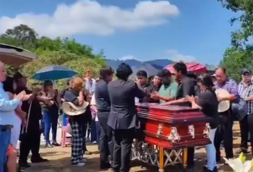 Su cuerpo lleg&oacute; en una carroza f&uacute;nebre procedente de Puebla, donde previamente fue velada por familiares y amistades cercanas.