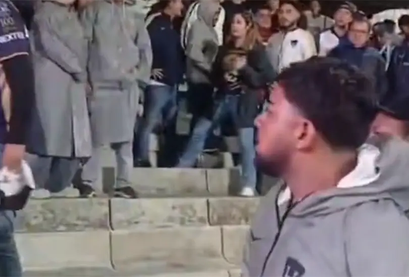 Uno los aficionados que causaron desastres en el estadio.