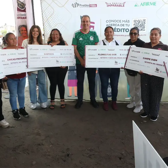 Beneficiarios reciben cheques del programa Tu Crédito Imparable para fortalecer negocios en Puebla Beneficiarios reciben cheques del programa Tu Crédito Imparable para fortalecer negocios en Puebla