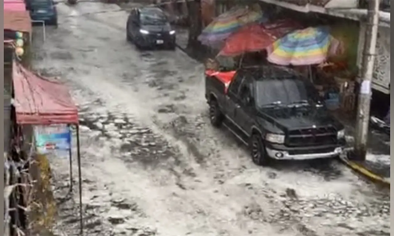  Caos por tormenta en CDMX: granizada, árboles caídos y calles inundadas colapsan varias alcaldías 