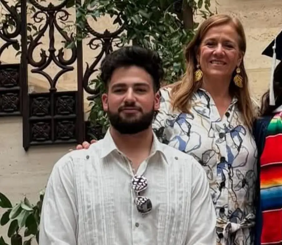 A diferencia de su hermano Luis Felipe, Juan Pablo ha preferido mantenerse completamente alejado de la política y de la vida mediática. A diferencia de su hermano Luis Felipe, Juan Pablo ha preferido mantenerse completamente alejado de la política y de la vida mediática.