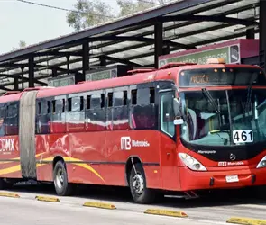 Tragedia en Ciudad Universitaria: muere trabajador del Metrob&uacute;s prensado mientras daba mantenimiento a una unidad