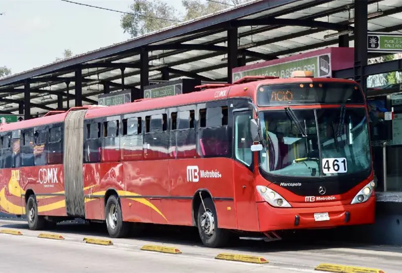 Tragedia en Ciudad Universitaria: muere trabajador del Metrob&uacute;s prensado mientras daba mantenimiento a una unidad