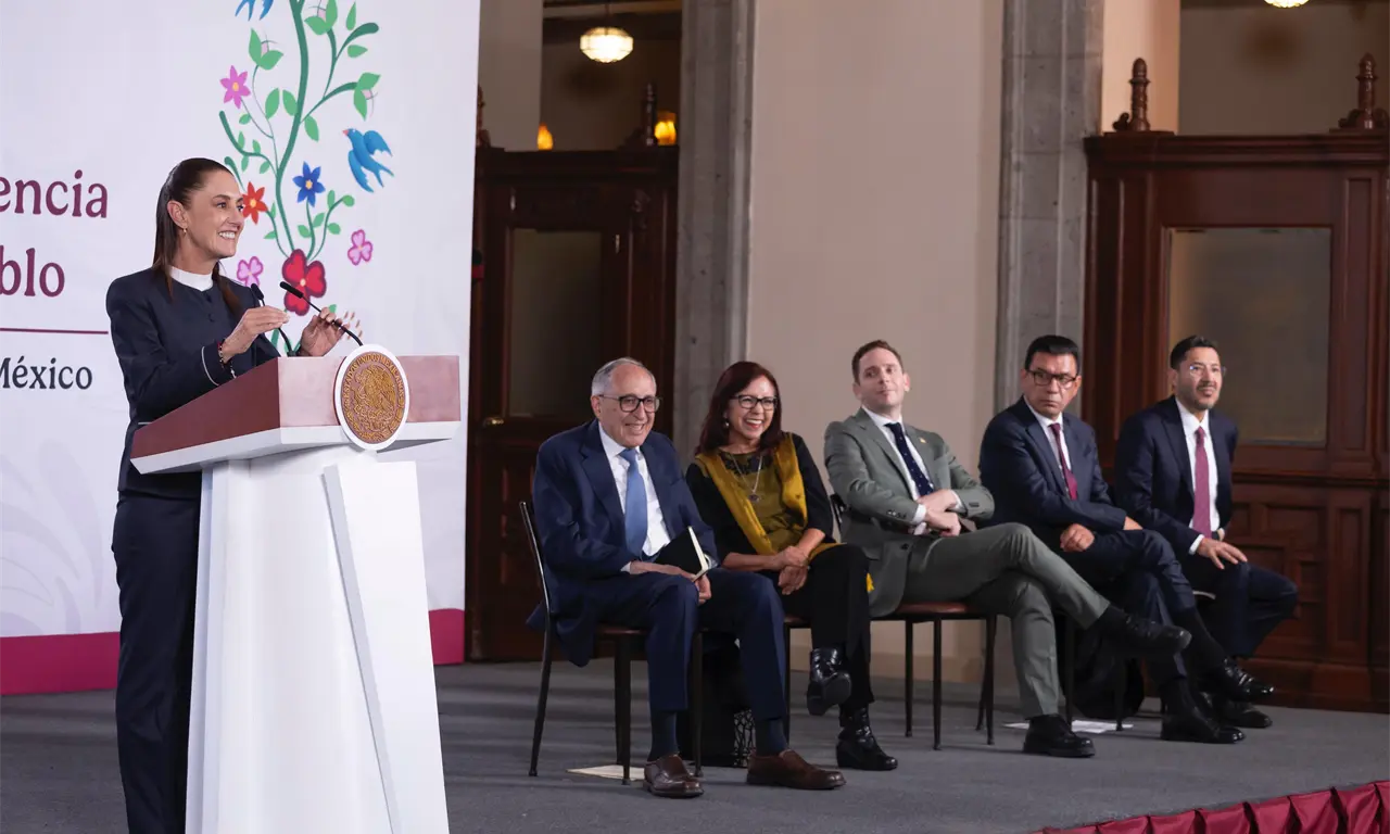  Sheinbaum inaugura megapuente en Colima y promete acabar con el caos vial 