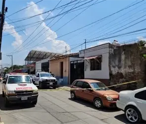 Menor regresa de la escuela y encuentra a su mam&aacute; muerta; buscan a la pareja por feminicidio en Jalisco