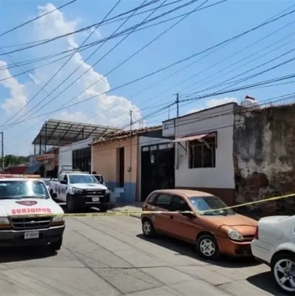 Menor regresa de la escuela y encuentra a su mamá muerta; buscan a la pareja por feminicidio en Jalisco Menor regresa de la escuela y encuentra a su mamá muerta; buscan a la pareja por feminicidio en Jalisco