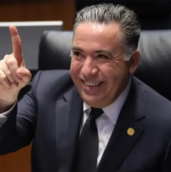 Izunza comparece ante la FGR como su propio abogado por presuntos nexos con el narco