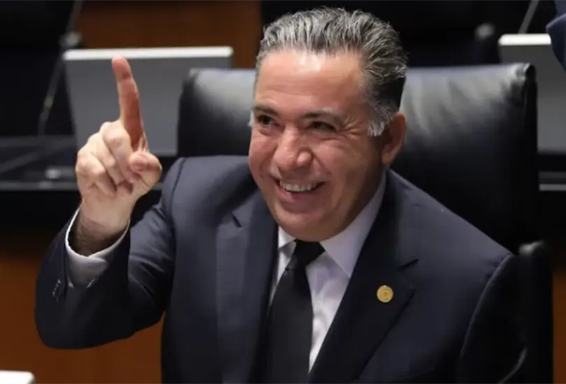 La comparecencia del legislador morenista ocurre en medio de las investigaciones contra funcionarios sinaloenses por presuntos nexos con el crimen organizado. La comparecencia del legislador morenista ocurre en medio de las investigaciones contra funcionarios sinaloenses por presuntos nexos con el crimen organizado.