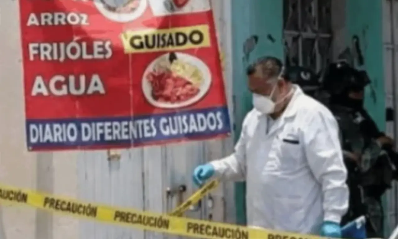  Durante el cateo, uno de los detenidos confesó que el cuerpo estaba enterrado justo debajo del área donde se colocaban mesas para atender clientes. 