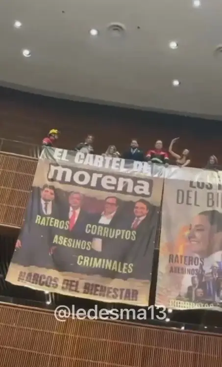 PRI despliega mantas contra Morena en San Lázaro Especial