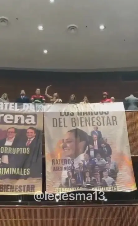 PRI despliega mantas contra Morena en San Lázaro Especial