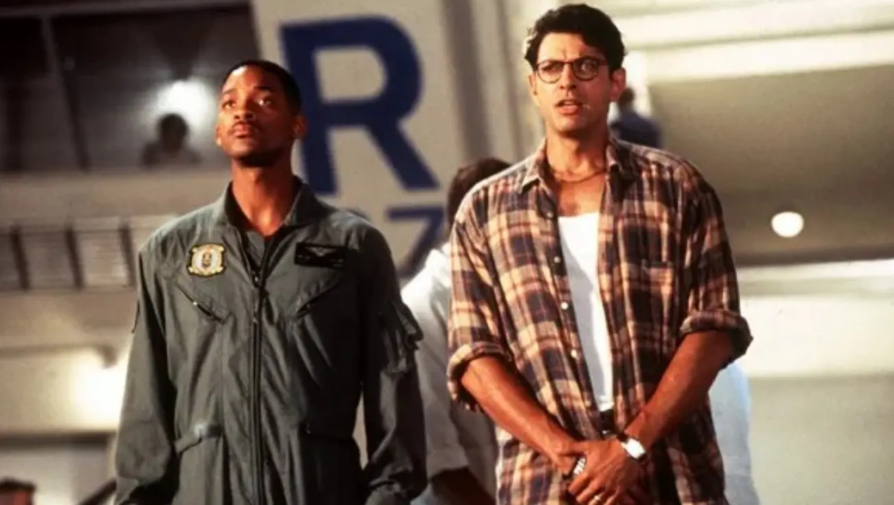 Dirigida por Roland Emmerich, esta película se convirtió en uno de los mayores clásicos del cine de invasiones extraterrestres. La historia muestra cómo enormes naves alienígenas llegan a la Tierra y destruyen ciudades enteras alrededor del mundo. Will Smith y Jeff Goldblum lideran la resistencia humana en una película que destacó por sus espectaculares efectos especiales y escenas icónicas como la destrucción de la Casa Blanca.<br> Dirigida por Roland Emmerich, esta película se convirtió en uno de los mayores clásicos del cine de invasiones extraterrestres. La historia muestra cómo enormes naves alienígenas llegan a la Tierra y destruyen ciudades enteras alrededor del mundo. Will Smith y Jeff Goldblum lideran la resistencia humana en una película que destacó por sus espectaculares efectos especiales y escenas icónicas como la destrucción de la Casa Blanca.<br>