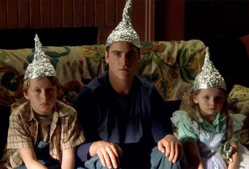 Durante años, el cine de ciencia ficción ha presentado múltiples escenarios donde seres de otros planetas llegan a la Tierra, ya sea para destruir a la humanidad, infiltrarse entre las personas o intentar comunicarse con ellas. Algunas de estas películas apostaron por la acción y los efectos especiales, mientras que otras exploraron el terror psicológico y el miedo a lo desconocido. Estas son algunas de las mejores películas de invasiones alienígenas. Durante años, el cine de ciencia ficción ha presentado múltiples escenarios donde seres de otros planetas llegan a la Tierra, ya sea para destruir a la humanidad, infiltrarse entre las personas o intentar comunicarse con ellas. Algunas de estas películas apostaron por la acción y los efectos especiales, mientras que otras exploraron el terror psicológico y el miedo a lo desconocido. Estas son algunas de las mejores películas de invasiones alienígenas.