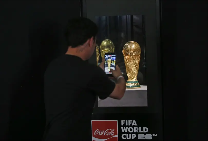 Miles de aficionados podrán acercarse al trofeo original y tomarse fotografías con una de las piezas más reconocidas del deporte internacional. Miles de aficionados podrán acercarse al trofeo original y tomarse fotografías con una de las piezas más reconocidas del deporte internacional.