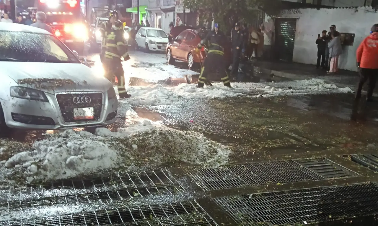  Videos muestran cómo quedó Cuajimalpa tras lluvias, granizo e inundaciones. 