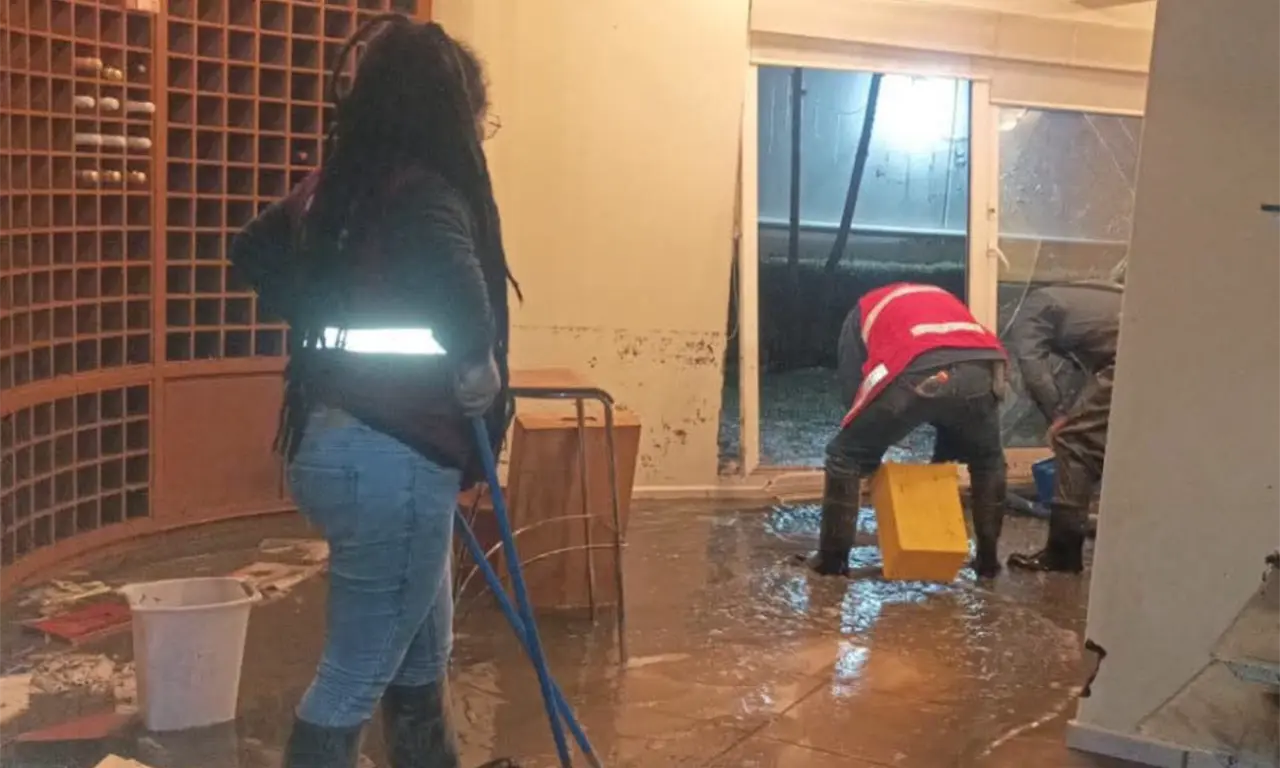  Muere persona atrapada en sótano tras inundación en edificio de Huixquilucan. 