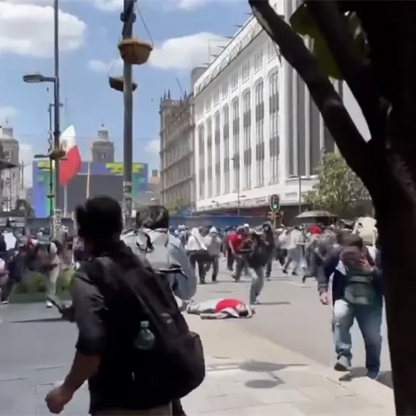 SSC niega uso de gas y balas de goma en protesta de la CNTE en CDMX; reportan un herido SSC niega uso de gas y balas de goma en protesta de la CNTE en CDMX; reportan un herido