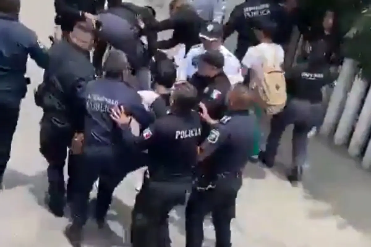  "Los tratan como delincuentes": Videos exhiben operativo policial contra alumnos del Conalep Huixquilucan 