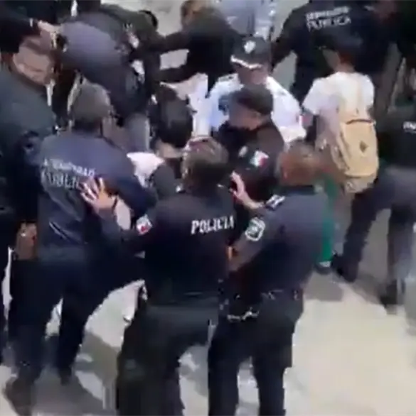 Los tratan como delincuentes: Videos exhiben operativo policial contra alumnos del Conalep Huixquilucan
